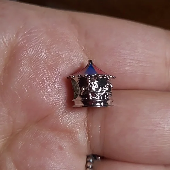 Carousel Charm ❤️ - Picture 3 of 6